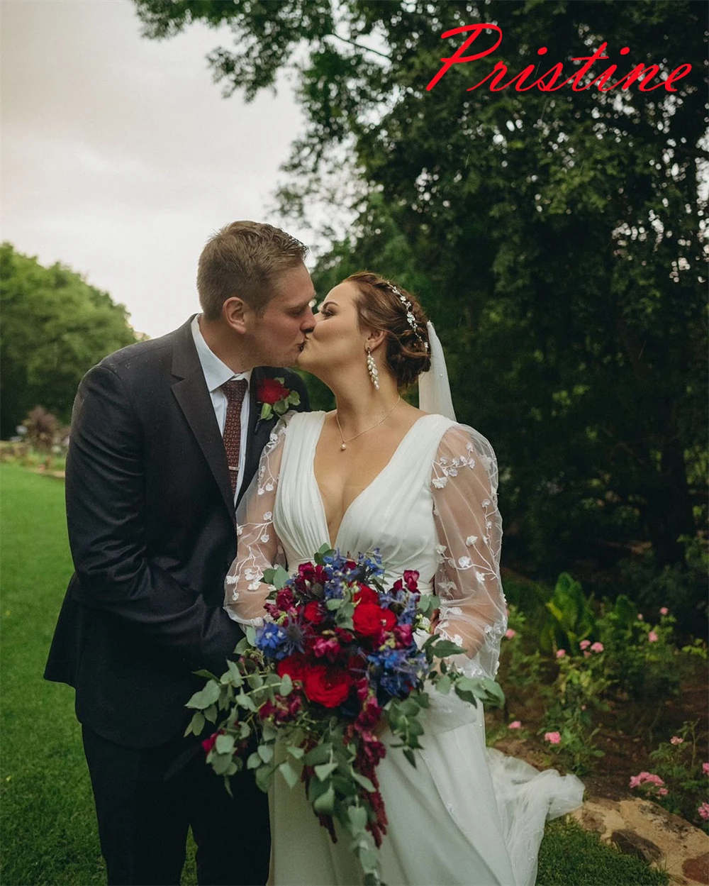 

Customized White Jersey Bridal Gowns Temperament V-neck Long Sleeves Wedding Dresses Chapel Train Appliques Backless Dress