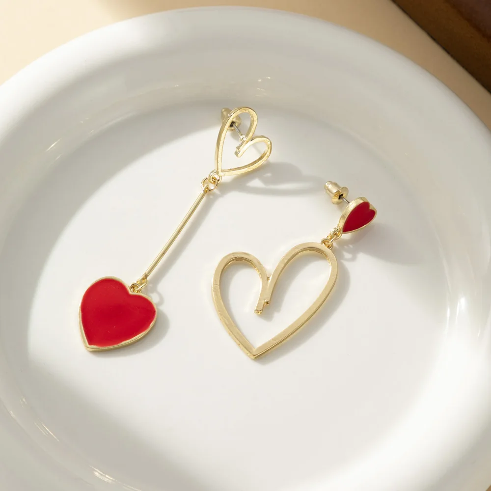 Fashion Light Luxury Hollow Love Pendant Earrings For Women Personalized Women\'s Asymmetrical Hollow Heart Earrings Jewelry