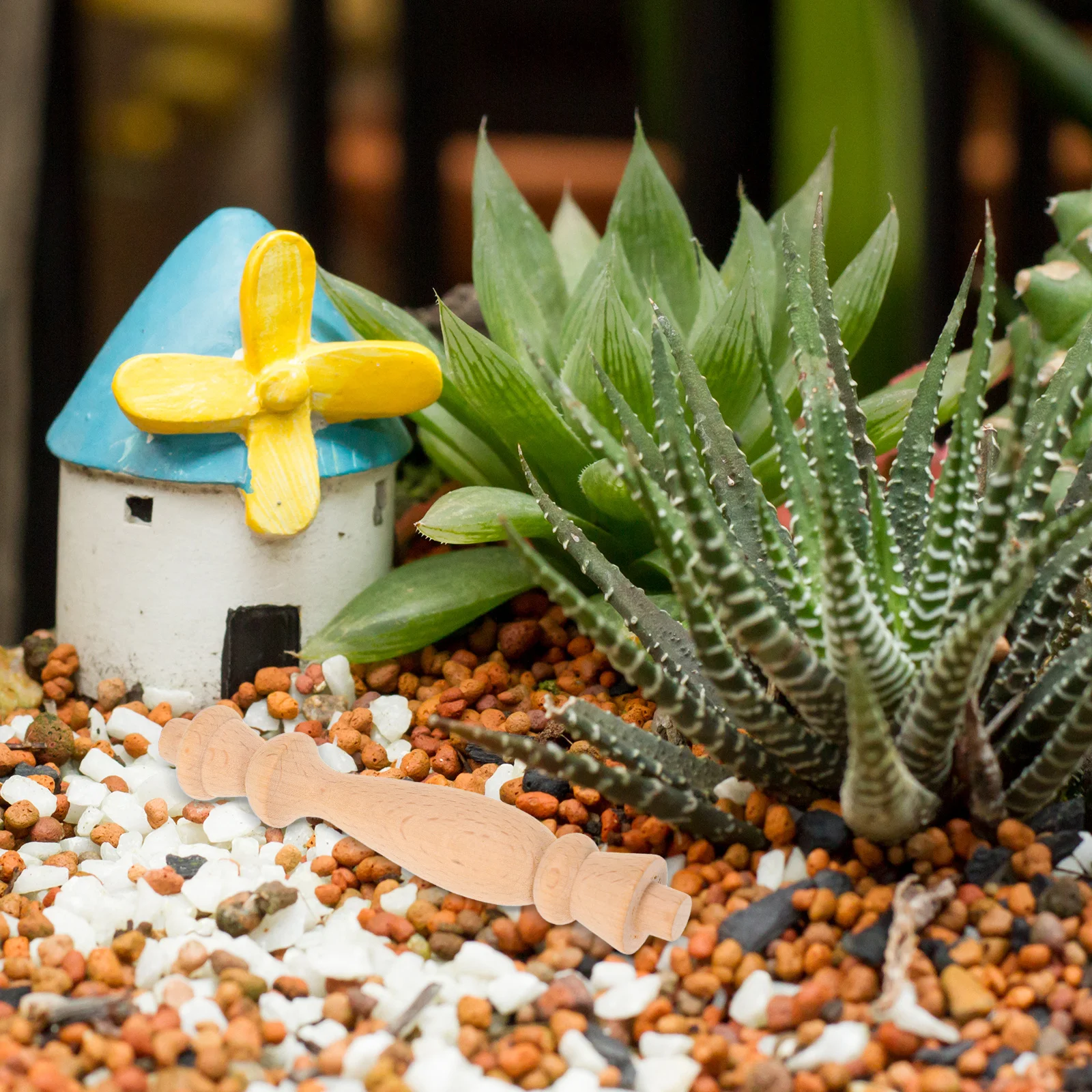 Декоративные колонны из цельного дерева