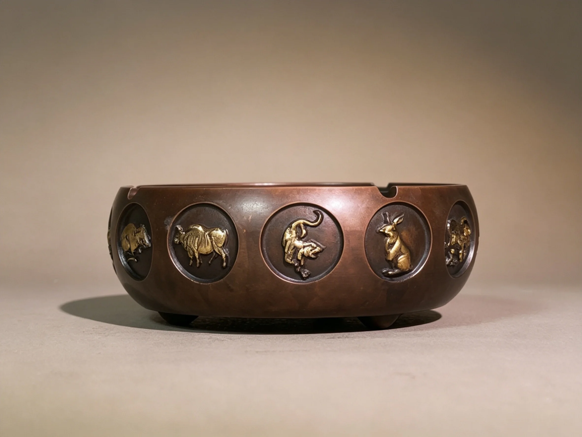 Exquisite Gilded Chinese Zodiac Ashtray Made of Pure Copper, Practical Decorative Desktop Ornament for Corporate Offices, Homes