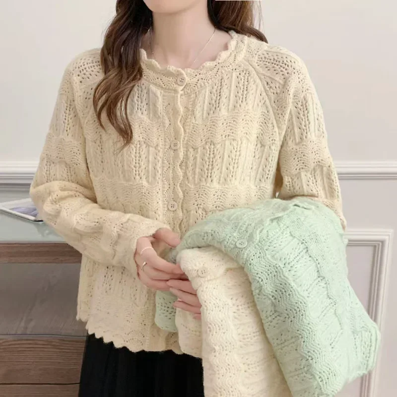 เสื้อสเวตเตอร์เนื้อนุ่มอเนกประสงค์และทันสมัย เสื้อคาร์ดิแกนทรงหลวมแบบโปร่งพร้อมระบาย