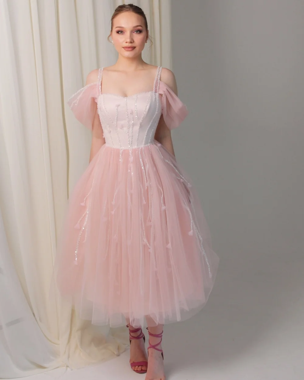 

Customized Fashion Women Tulle Sequined Handmade Flower A-Line Evening Dresses Elegant Off-the-shoulder Sleeveless Prom Dresses