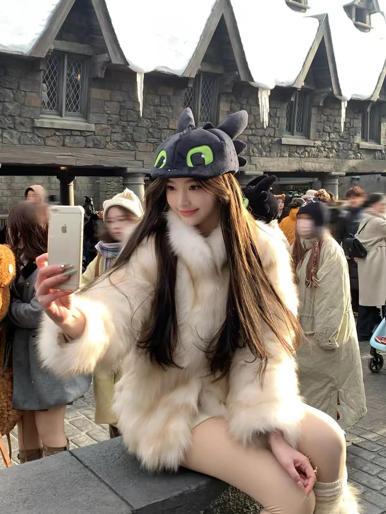 2025 New  Fur Coat Women's Winter Stand Collar Gradient Thick Warm Eco-friendly Long Sleeve Short Style Three Button Closure