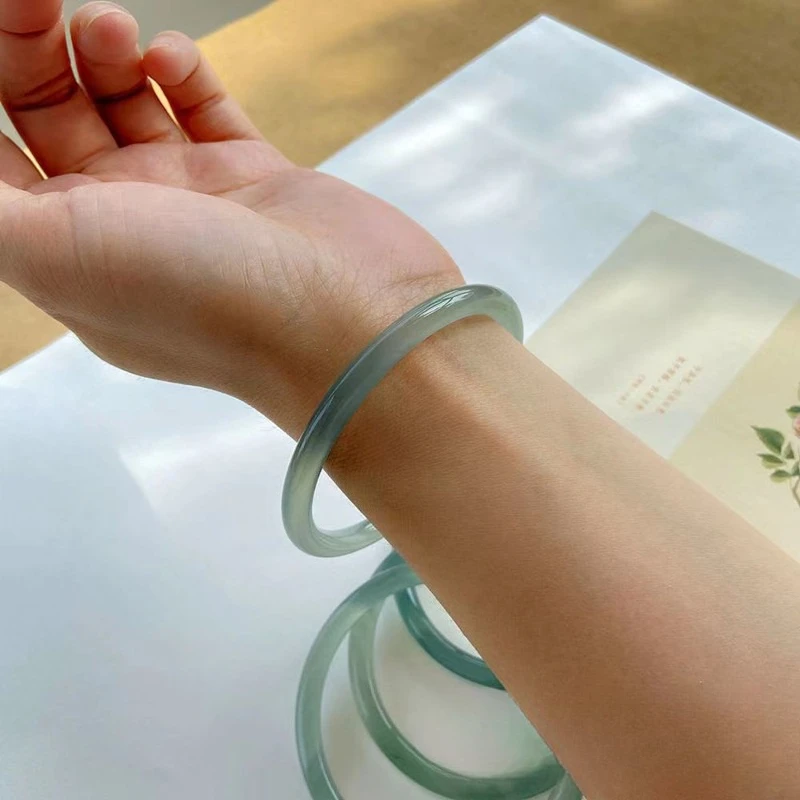 

Ice-Translucent Jadeite Color Agate Thin round Bar Beauty Bracelet Women's Style Natural Material Modern Simple Style Busines