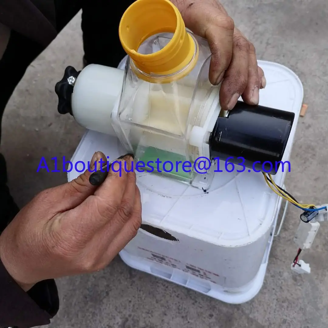 Mangiatoia per animali domestici Mangiatoia per polli Piccione Alimentazione automatica temporizzata Dodici Volt DC Macchina di scarica Pollo remoto