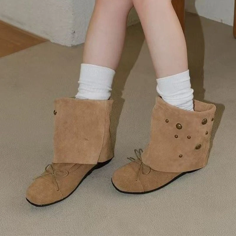 القوس النساء حذاء من الجلد مصمم حذاء مسطح امرأة 2025 الشتاء الاتجاه حذاء رياضة أحذية تشيلسي عادية رياضة المشي قصيرة بوتاس موهير