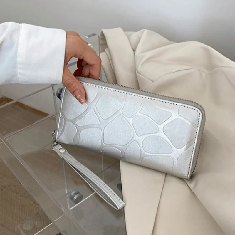 

Stylish Female Wallet, Multifunctional Light Luxury Brand with Durable Construction and Compact Storage