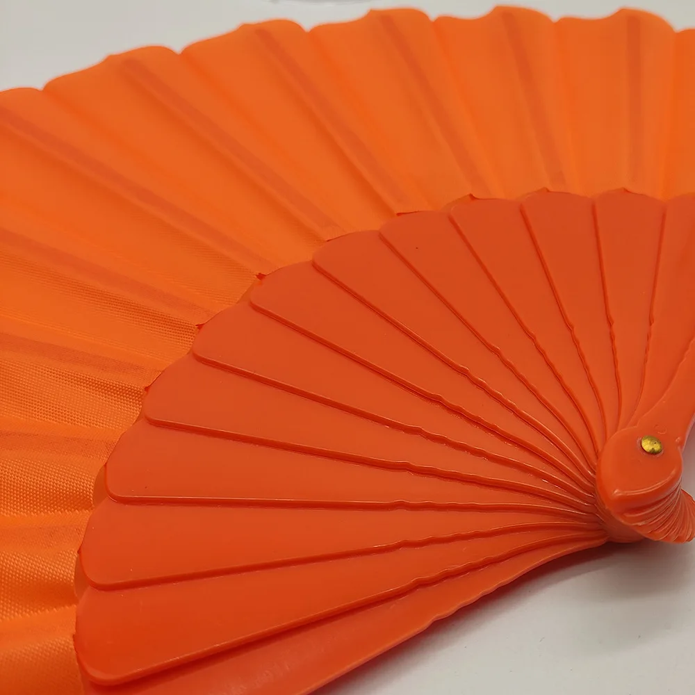 Abanico de mano de tela de plástico liso, abanico de Tai Chi de Color sólido de estilo chino para bodas, fiestas, baile, Cosplay, viaje, abanico plegable portátil