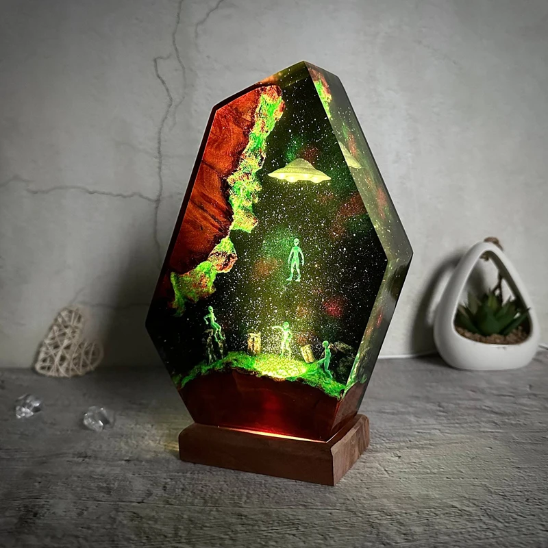 Extraterrestrial Landing Organism Resin Table Light Creactive Art Decoration Lamp UFO Theme Night Light USB Charge