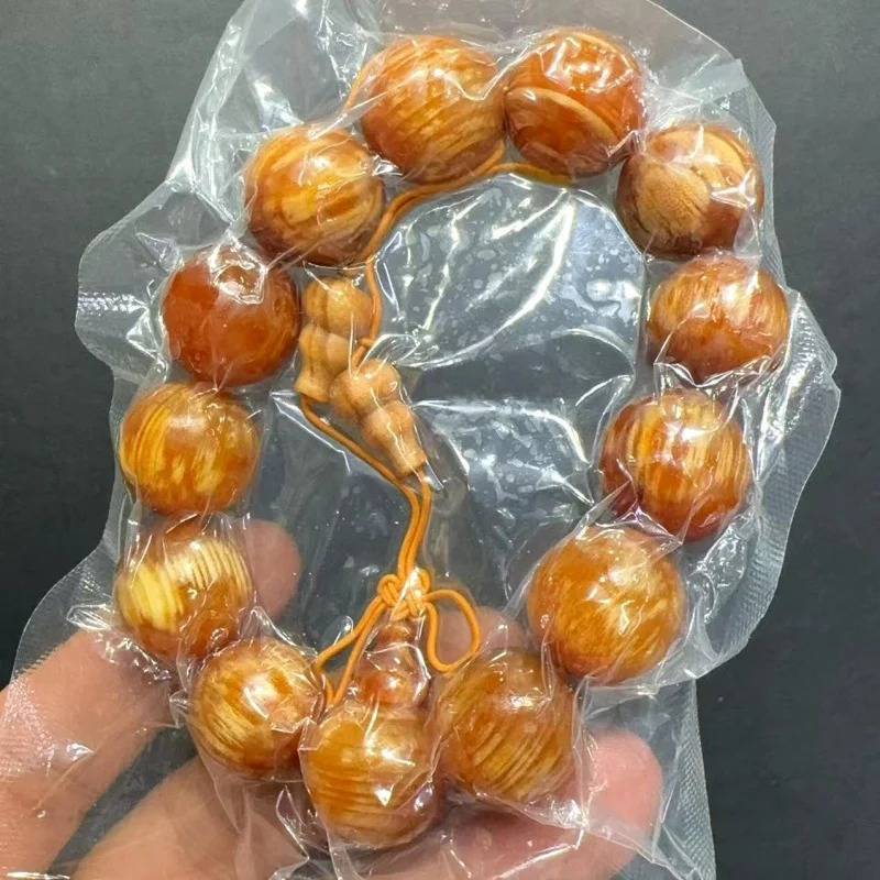 

Pine cone bracelet, Nannu Changbai Mountain northern agarwood, amber , fully translucent blood dragon wood Buddhist bea