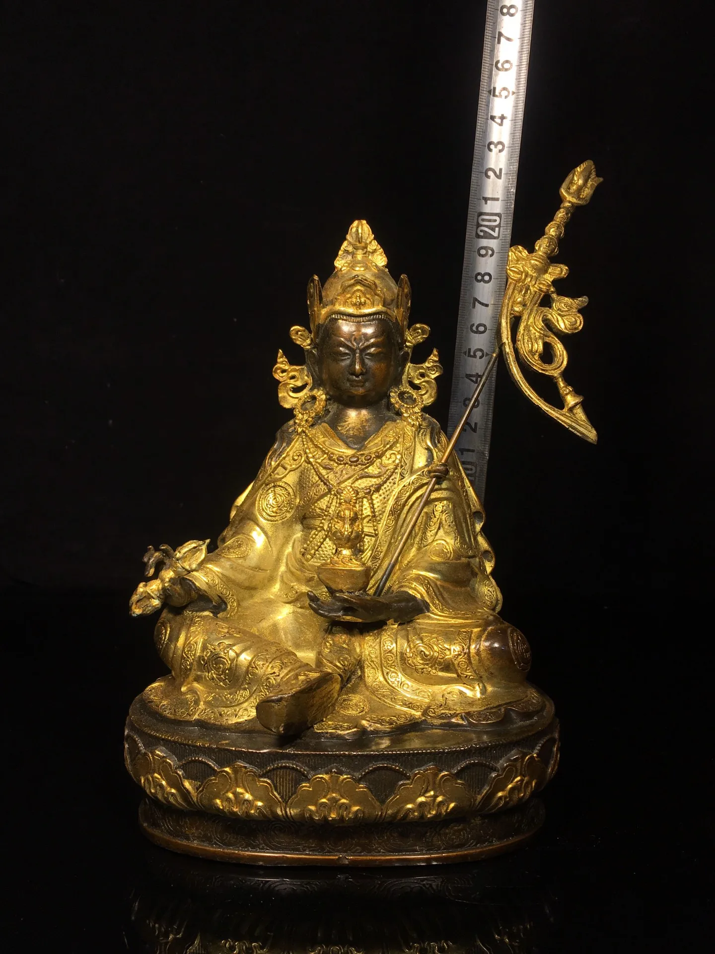 Bronze STATUE 21CMCopper Plated Golden Padmasambhava Guru Rinpoche Size as shown in the picture 1.4kg