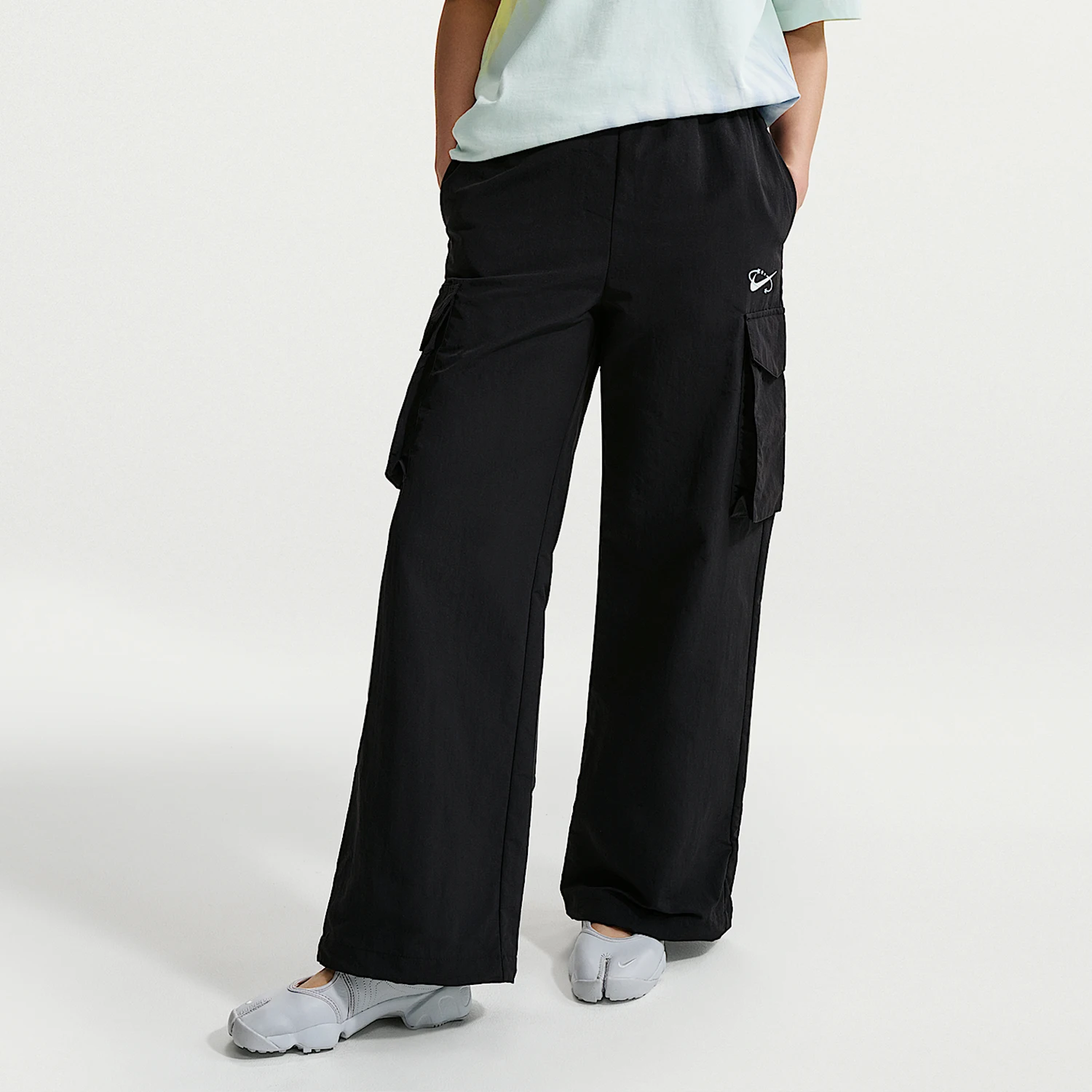 pantalon-de-travail-nike-authentique-pour-femmes-resistant-aux-rayons-uv-et-hydrofuge-ir7567-010