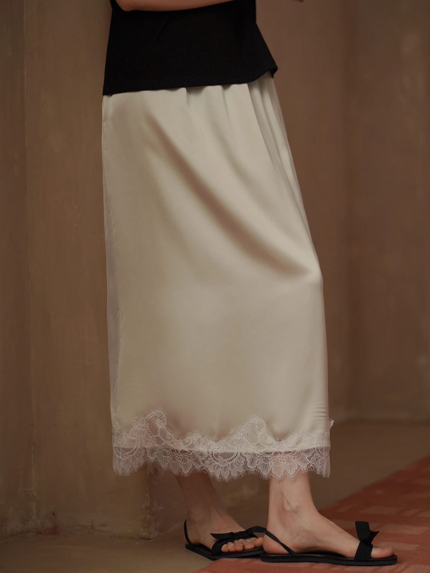 Hacikis Lilyan Heavy Industry Lace Trim High Density Acetate Silk Smooth Drape Slim Straight Half Skirt City Commute Casual