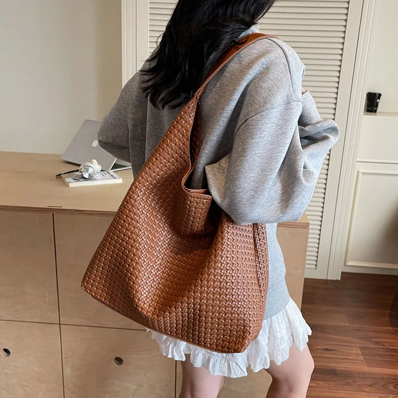 

Retro woven bag, versatile tote bag, casual large-capacity underarm single-shoulder bag