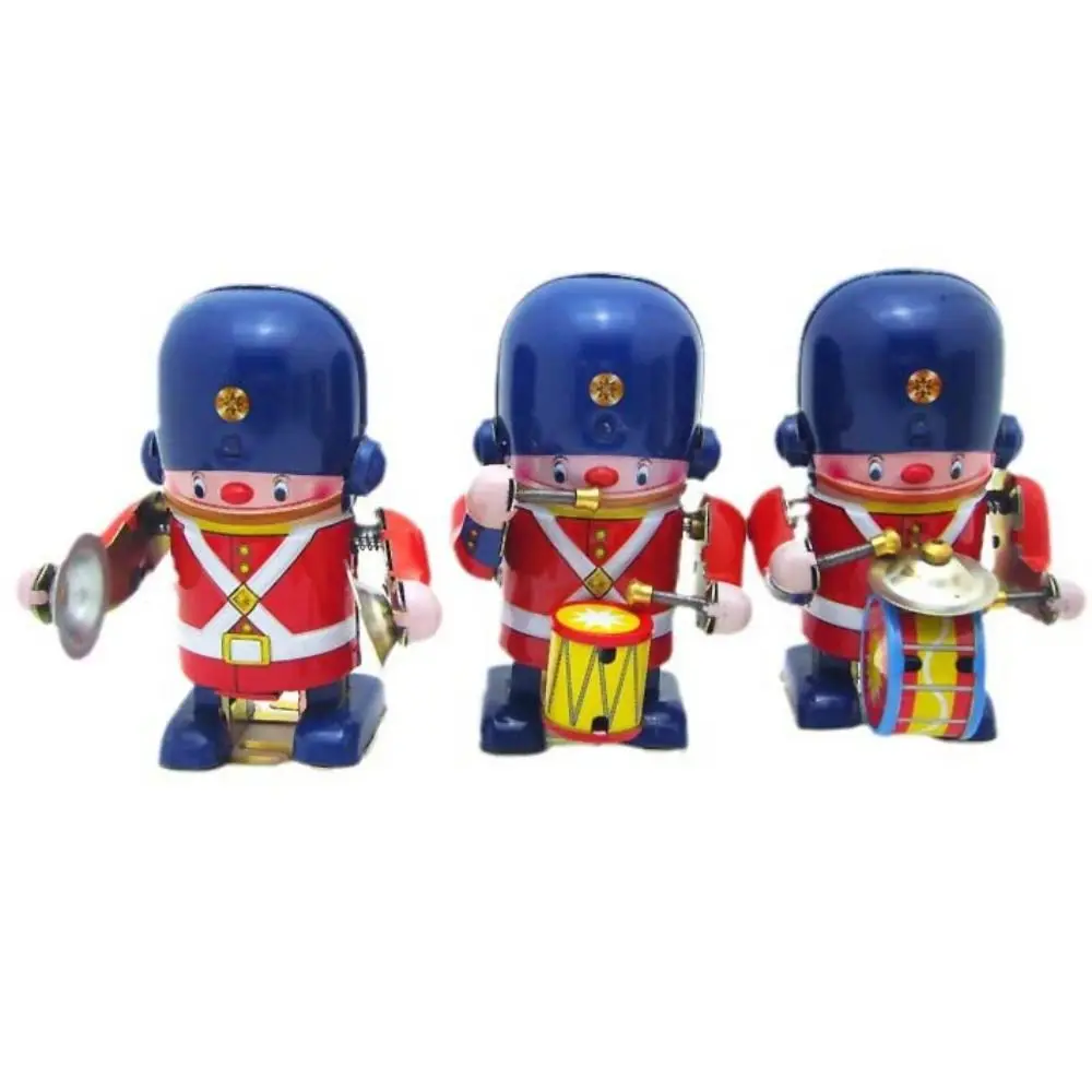 Robot bębniący Nakręcany chodzący robot Żelazne metalowe figurki do zabawy Zegarkowa zabawka do chodzenia w stylu retro Zabawna zabawa