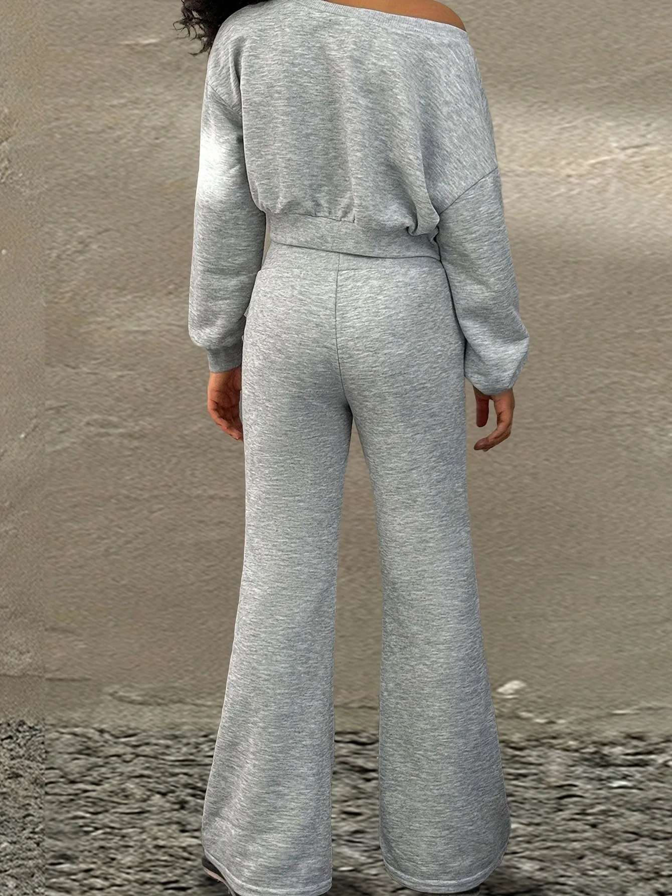 2-teiliges Set für Kinder und Mädchen, schulterfreies, langärmliges Crop-Top und ausgestellte Schlaghose, cooles Streetwear-Freizeitoutfit – Detail 2