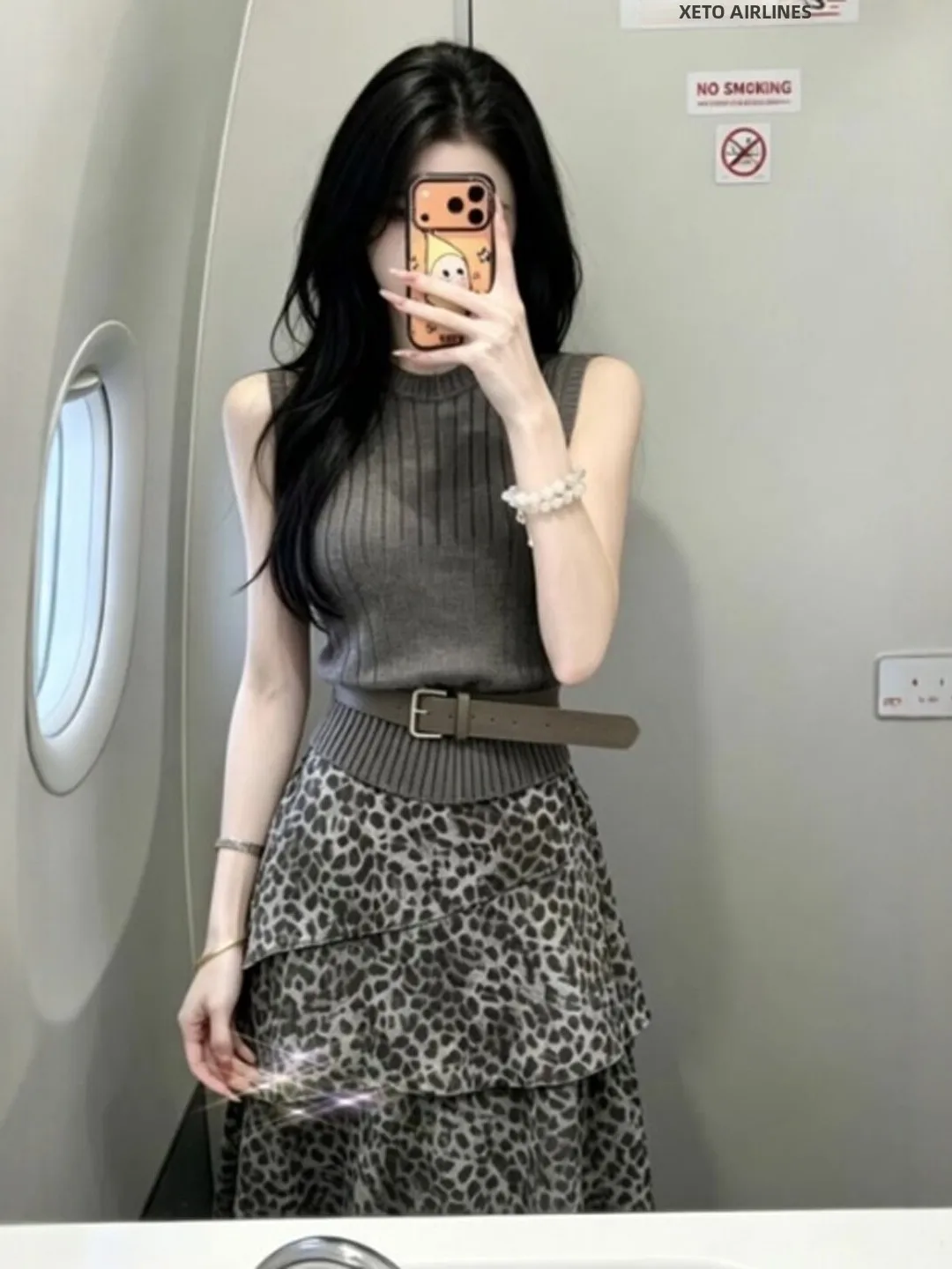 

Korean Retro Fashion Knitted Top Half Skirt Two-Piece Set Complete OOTD Summer 2026 Comfortable mid Waist Belt Design