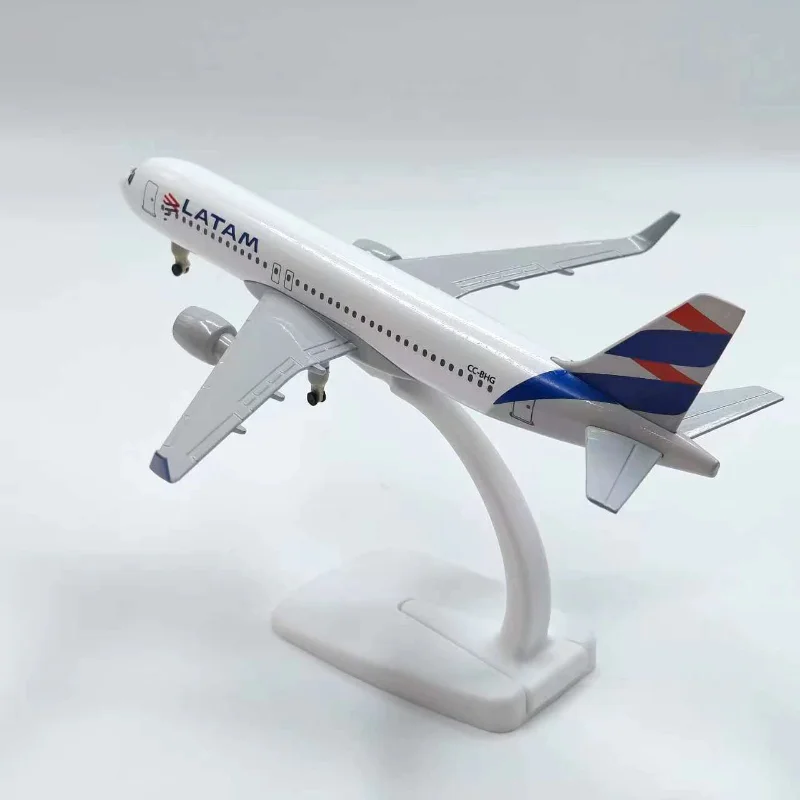 Diecast LATAM Airlines Airbus A320 Painted Alloy Aircraft Model Collectible Toy Gift Souvenir Display Ornament