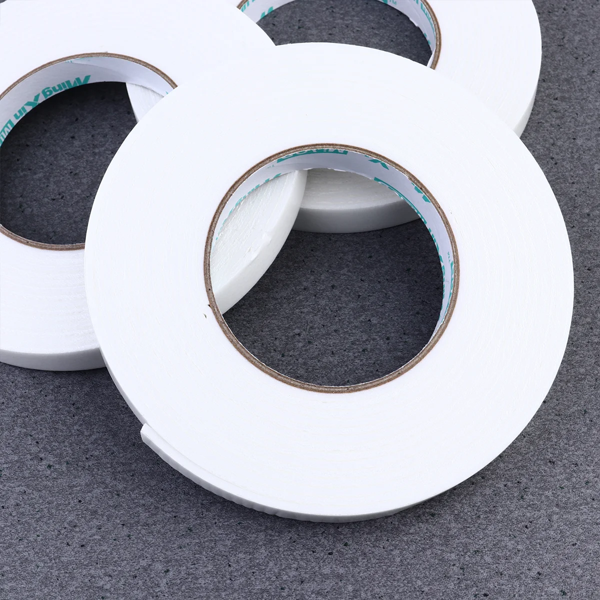 8 لفات من شريط لاصق رغوي متين على الوجهين ومضاد للصدمات وعزل الصوت وشريط عازل للباب للاستخدام المنزلي