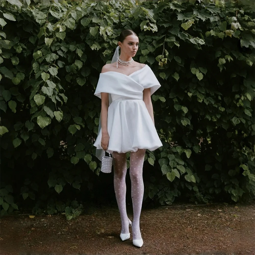 Modernes, kurzes A-Linien-Hochzeitskleid aus Satin, schulterfrei, mit Falten, offener Rücken, über dem Knie, Brautkleid, Vestido De Noiva, individuell gestaltet