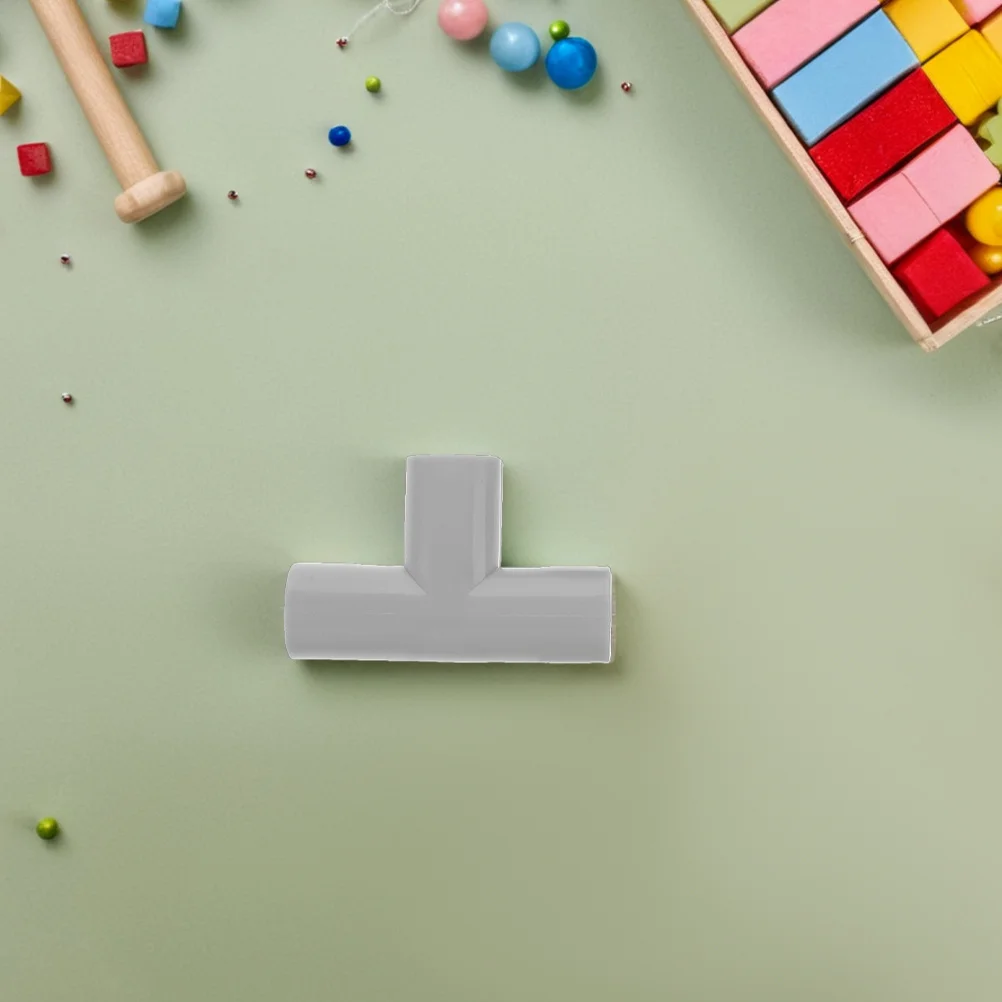 قطعتان من موصلات أنابيب حظائر الأطفال للاستخدام الداخلي والخارجي، سهلة التركيب، متعددة الوظائف، وصلات على شكل كوع وتي.