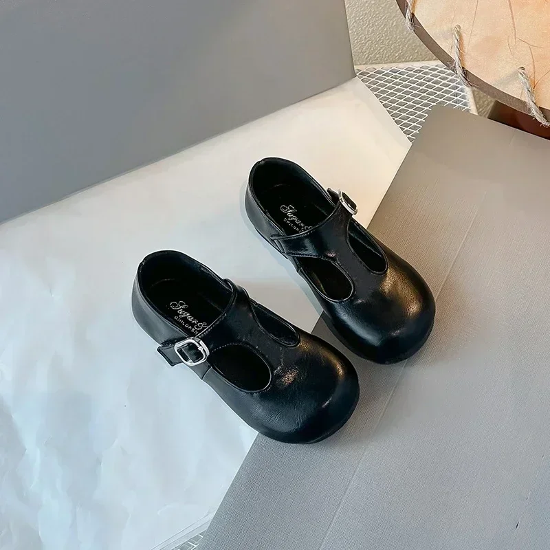 الفتيات الأميرة أحذية سوداء أصابع مستديرة 2025 موضة جديدة للأطفال أداء أحذية بولي Leather جلد عدم الانزلاق الأطفال حذاء مسطح 23-33
