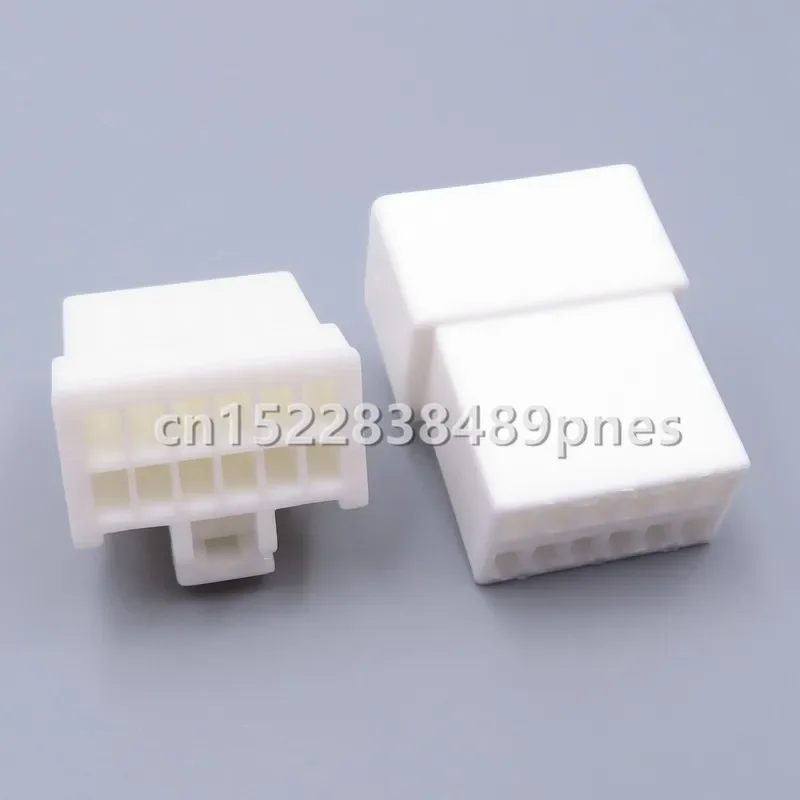12 Pole 7123-8828 MG640388 Auto Unsealed Socket Car Electrical Wiring Harness Connector