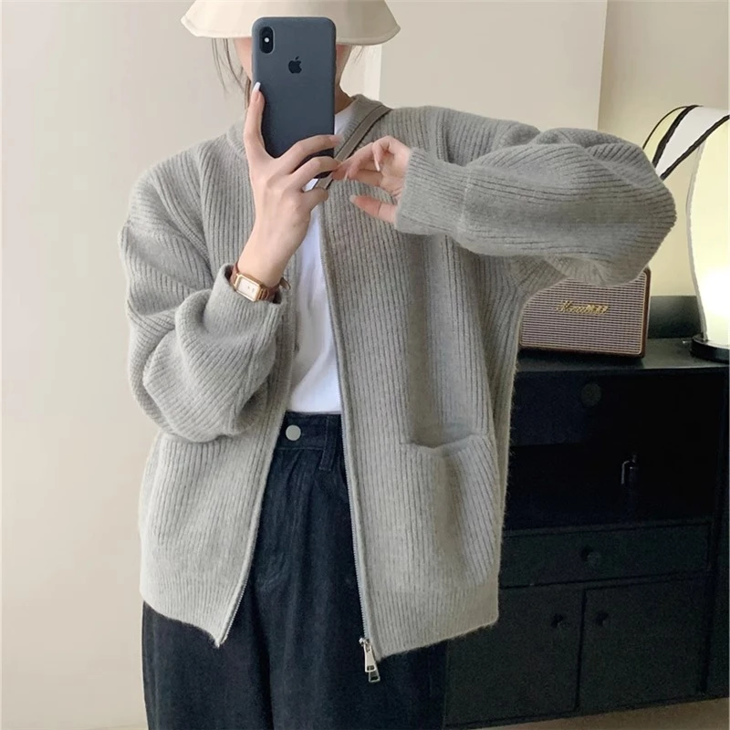 

High-End Knitted Sweater Cardigan Women's Early Autumn 2025 New Non-Balloning Long Sve round Ne Regular Thin