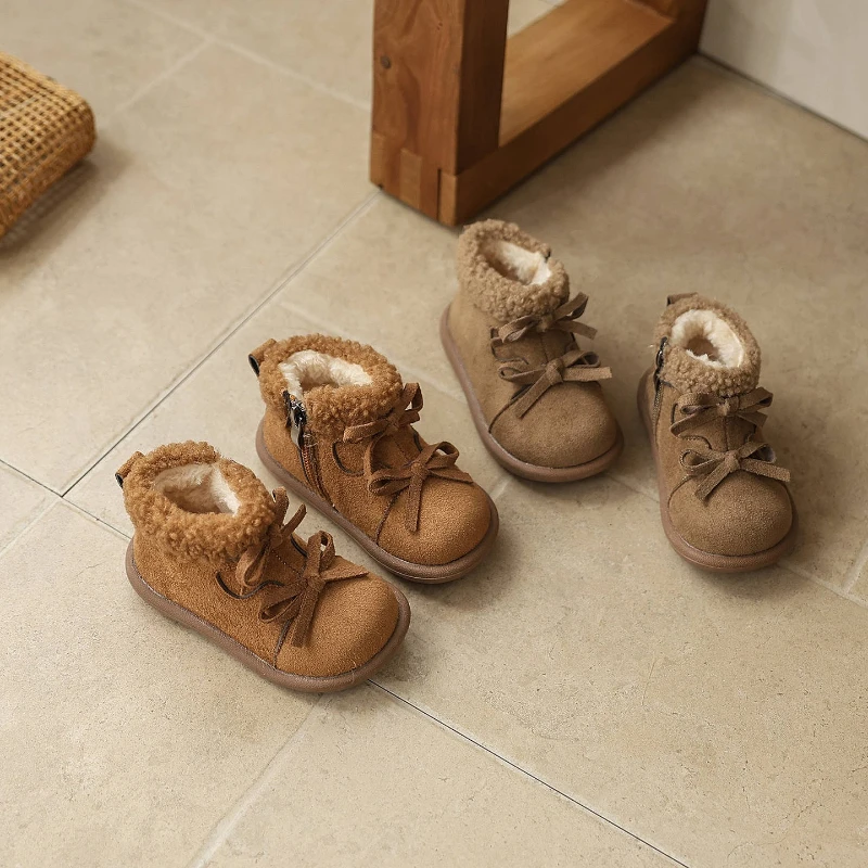 

Новинка зимы 2024, детские милые короткие сапоги для девочек, модные универсальные туфли принцессы на мягкой подошве в корейском стиле для подиума