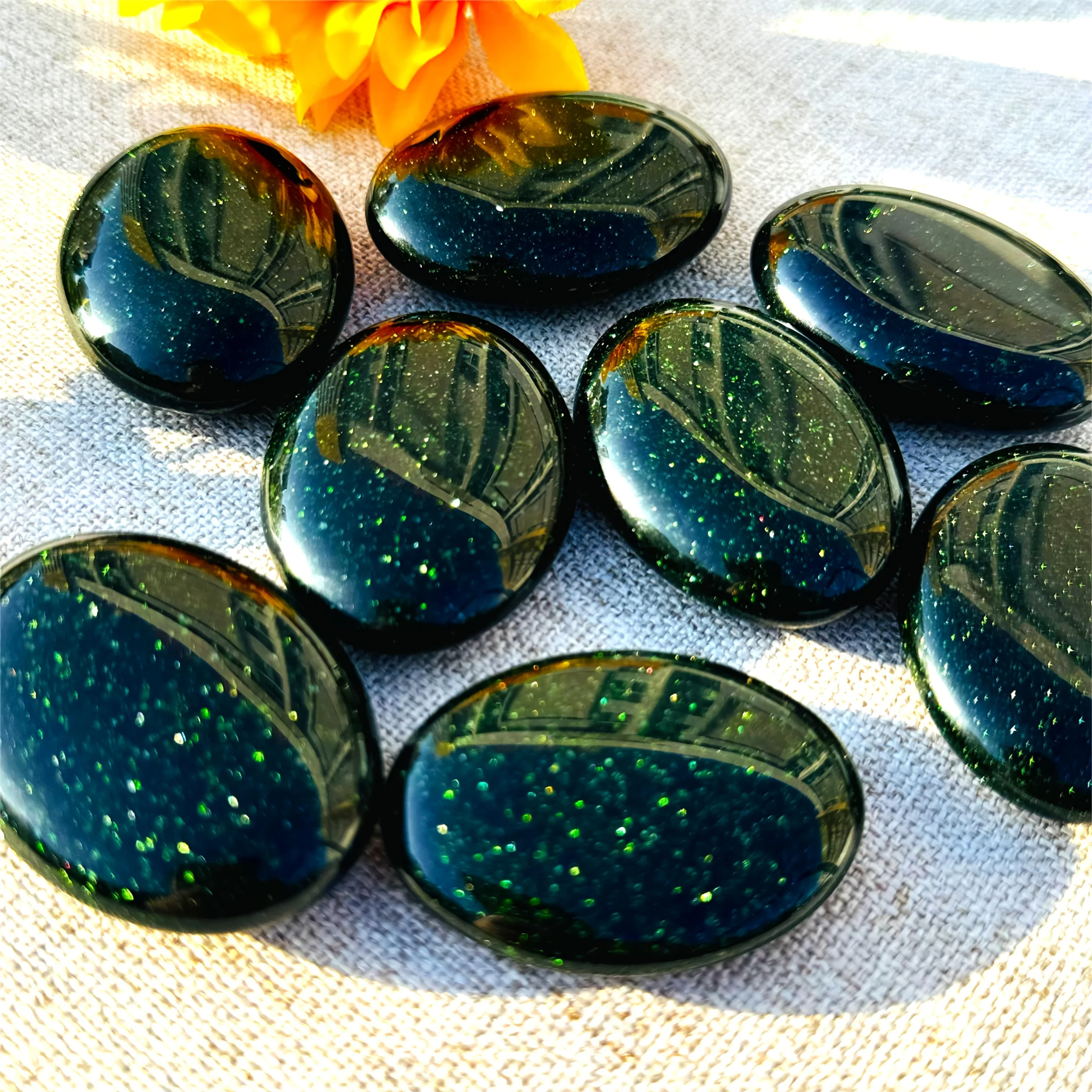 1pc Green Sandstone Palm Stone - Polished Pocket Crystal with Green Flash, Solid Stone for Meditation, & Luck