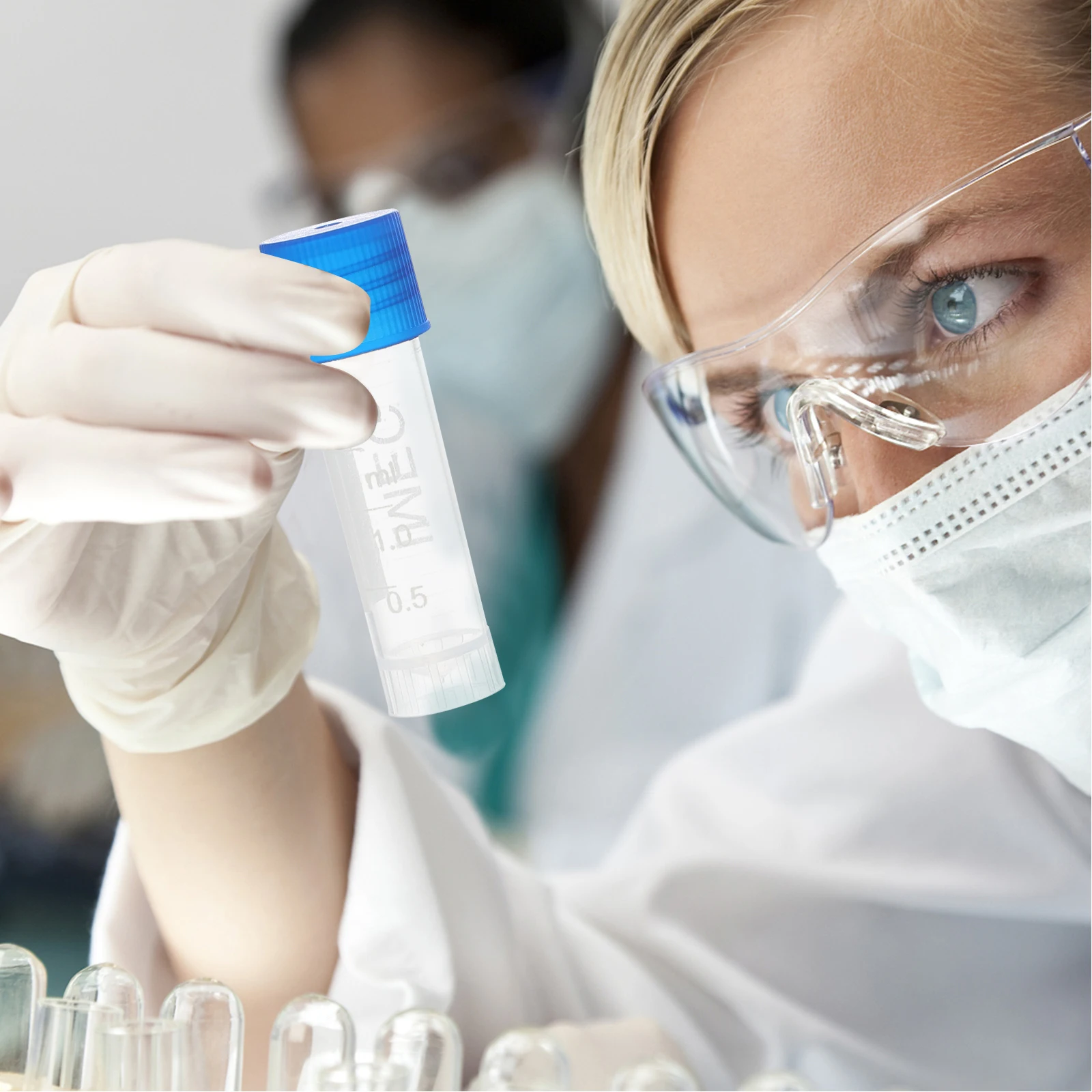 

500Pcs Freezing Tubes with Lids Plastic Small Vials Cold Storage Durable Strong Precise Measurement Easy Tightening