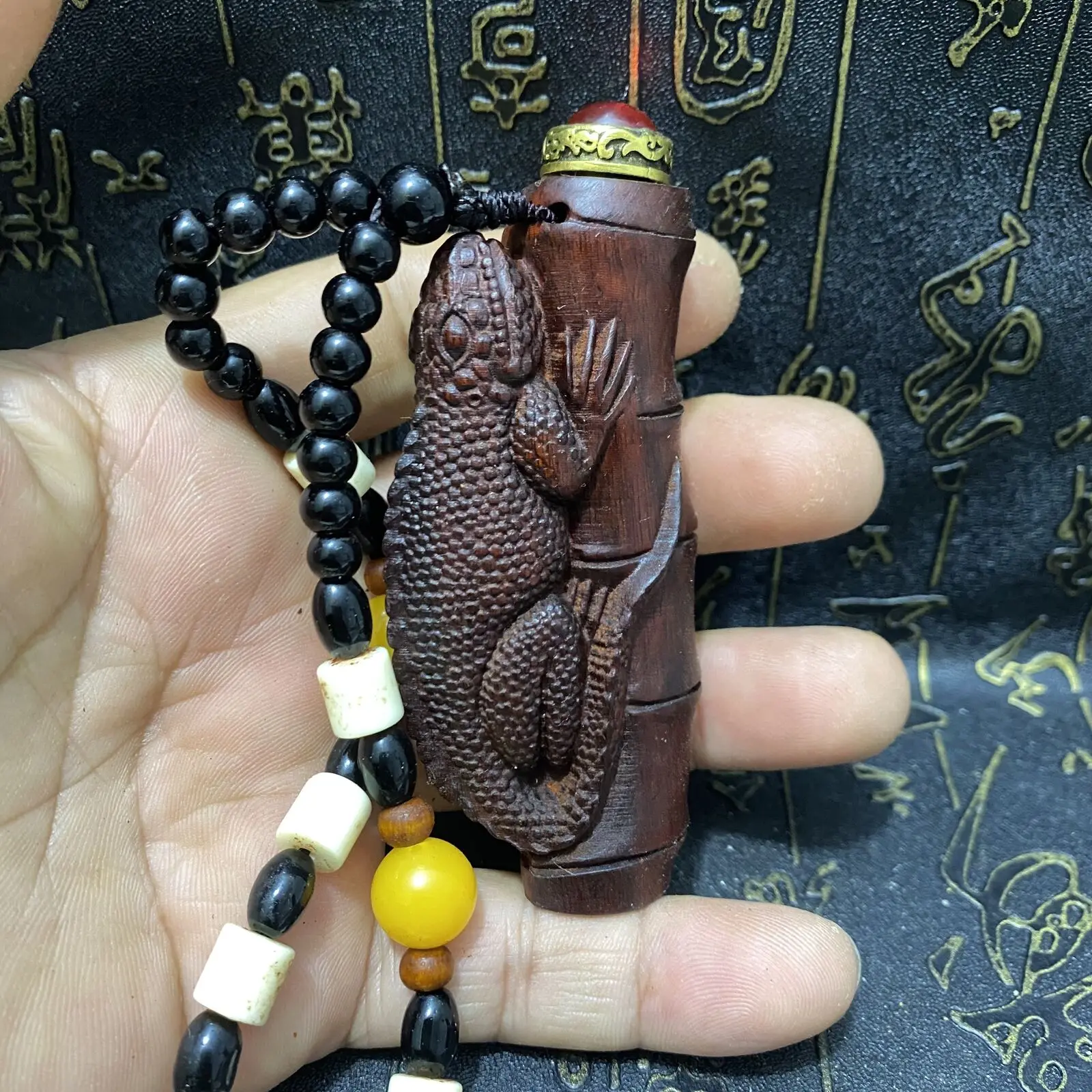 Chinese Exquisite Hand-Made Collection Hand-Painted Yellow Rosewood Snuff Bottle