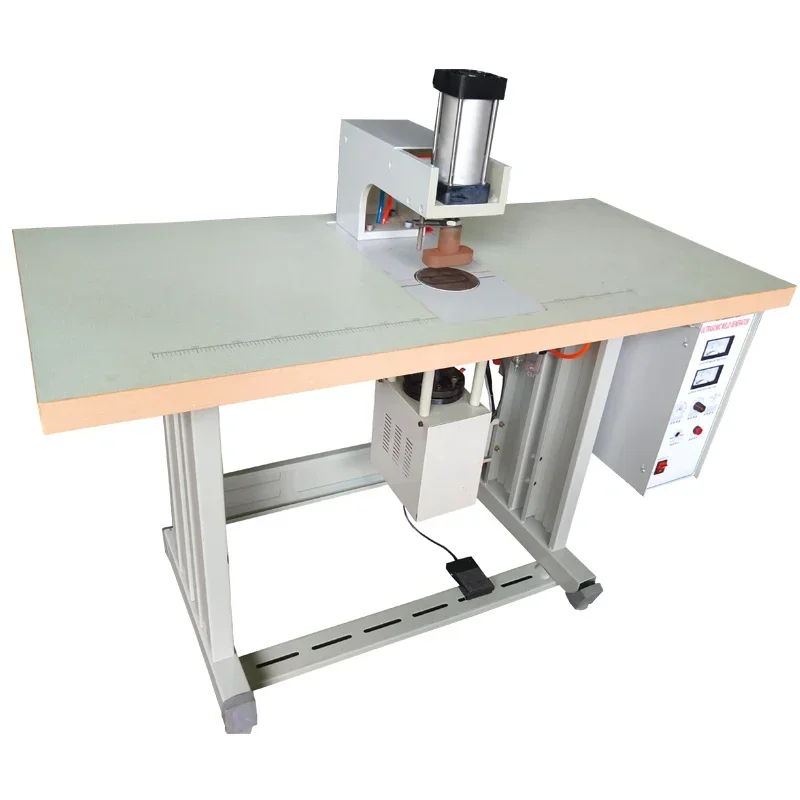 Ultrasonic handle punching machine for non-woven fabric bag