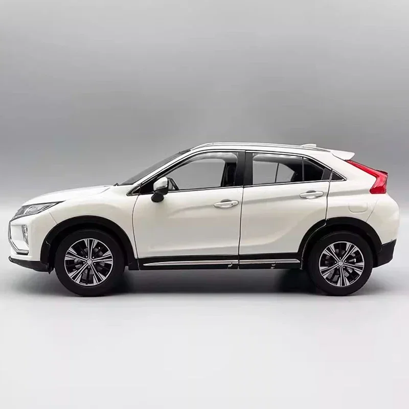 

1:18 оригинал для модели автомобиля Yige ECLIPSE CROSS сплав имитация модели автомобиля подарок