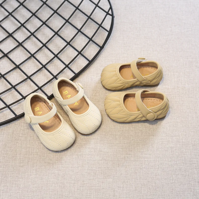Zapatos de cuero antideslizantes para niñas, zapatillas de soja informales a la moda, con fondo suave, para otoño, 2024