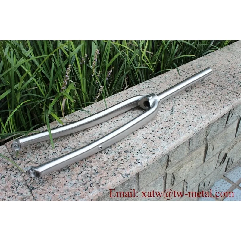 700C Titanium Road Bicycle Fork With Thru Axle Dropout Titanium Gravel Bike Frames Custom Titanium Bike Forks
