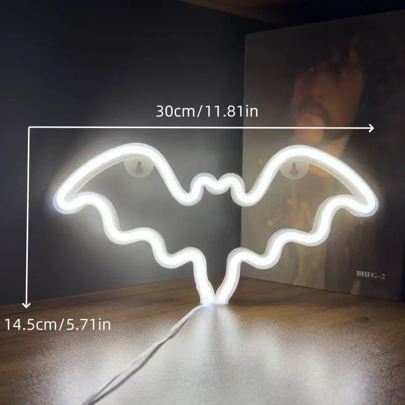 LED Neon Bat Signs Halloween Decor, Purple Bat Shape Neon Lights Gothic Battery Operated Desk Table Lamp for Bedroom, Bar, Wall