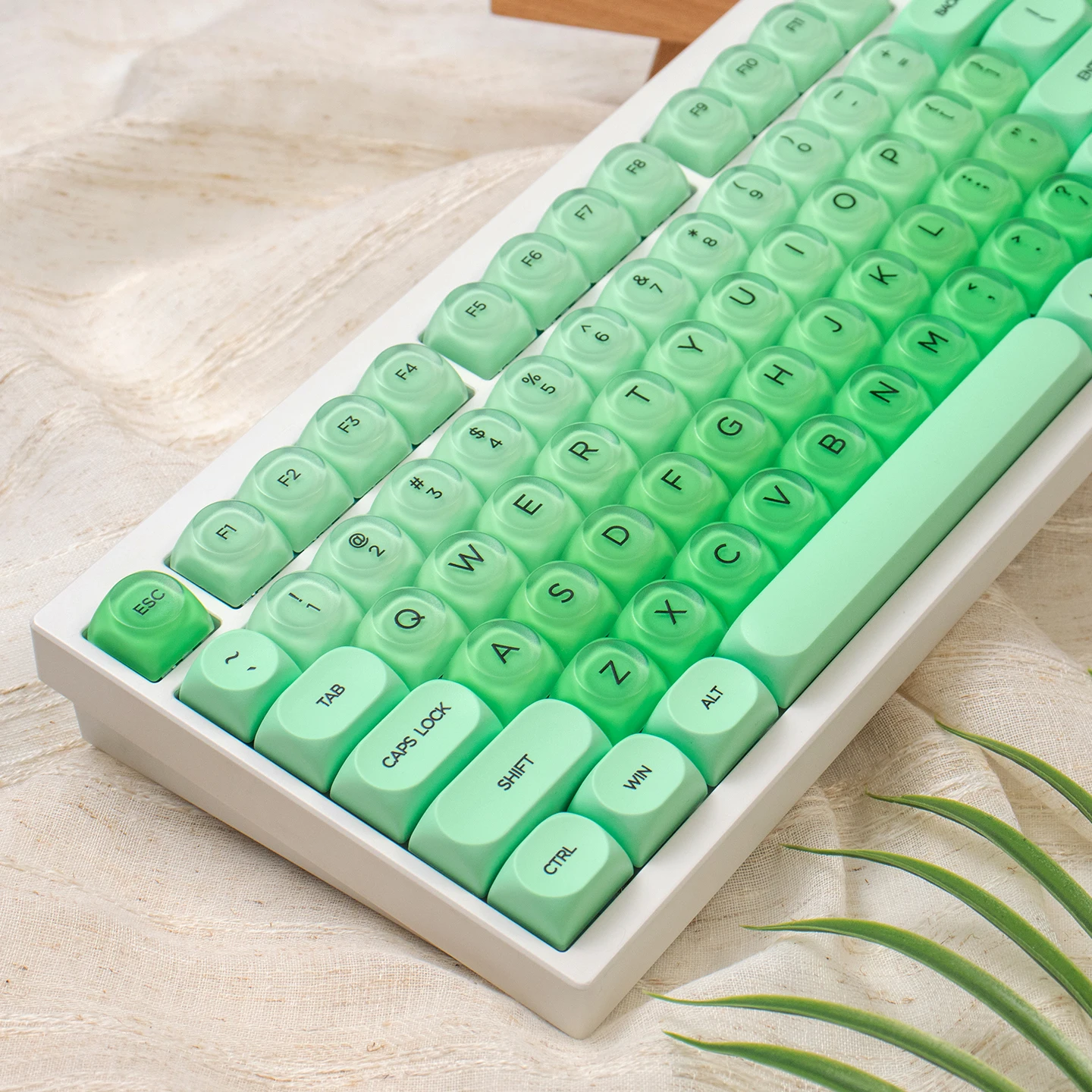 

Green Jelly Ice Crystal Keycaps 132 Keys MOA Profile Double Shot PBT+PC Keycaps For MX 61/64/87/96/104 Mechanical Keyboard