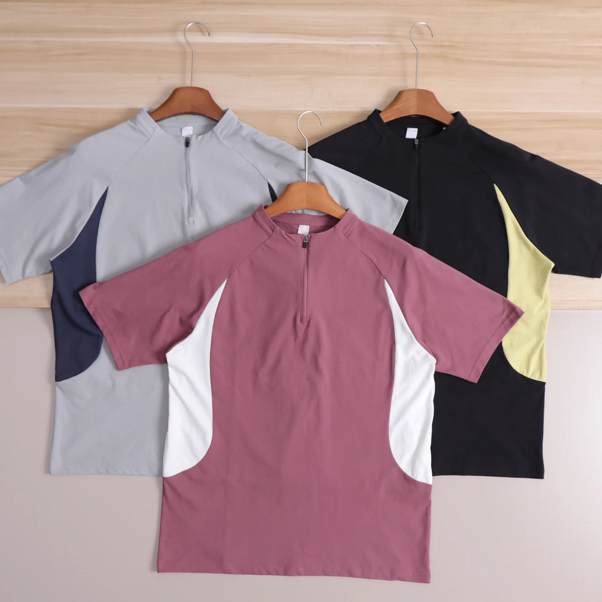 

Quick Dry Sporty Short Sleeve T-Shirt with Half Zipper Stand Collar for Cycling Loose Fit Breathable Polyester Fiber Casual Wear