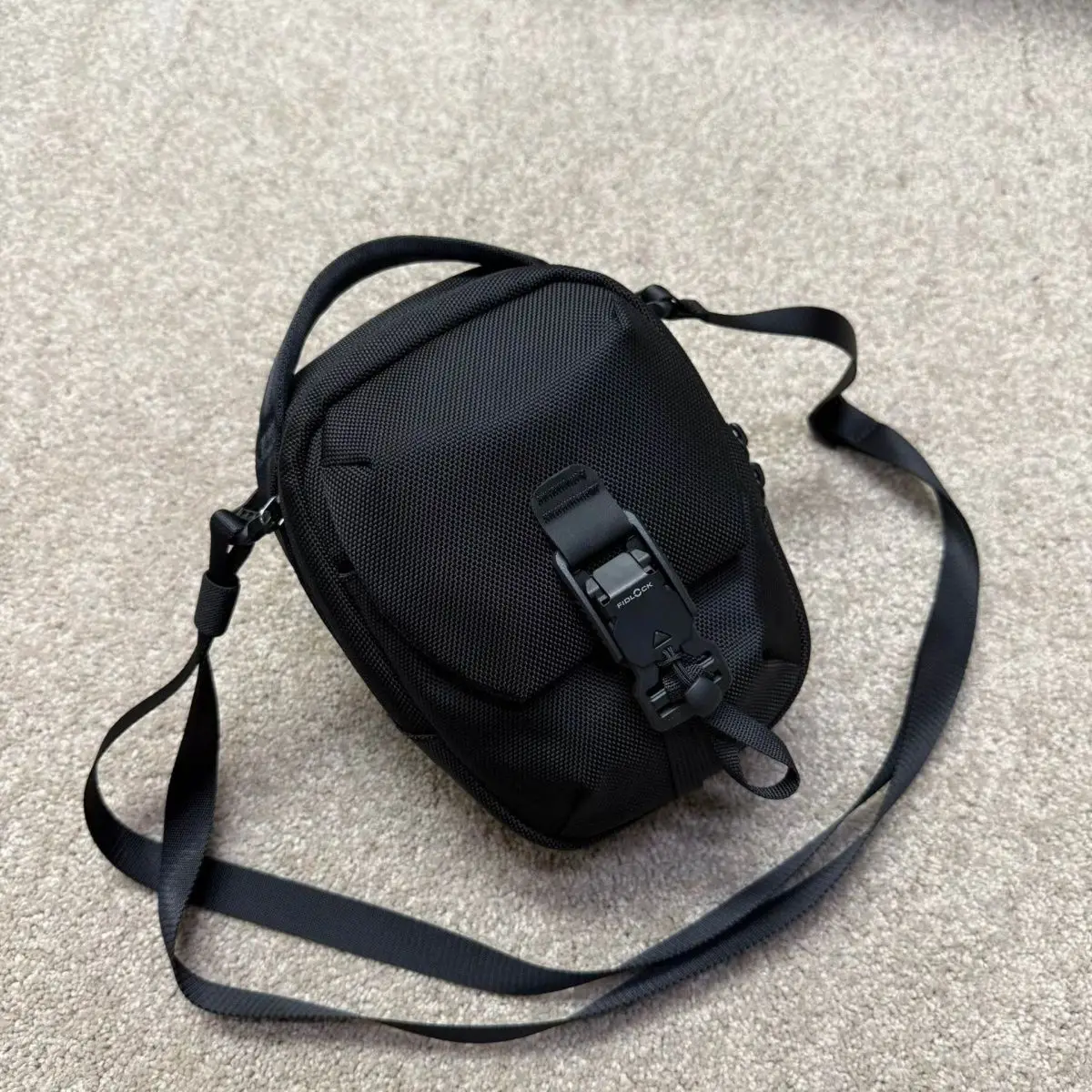 

Men's Casual Crossbody Bag Scratch-Resistant Waterproof Nylon Business Commuter Sling Bag Outdoor Shoulder Pack Trendy