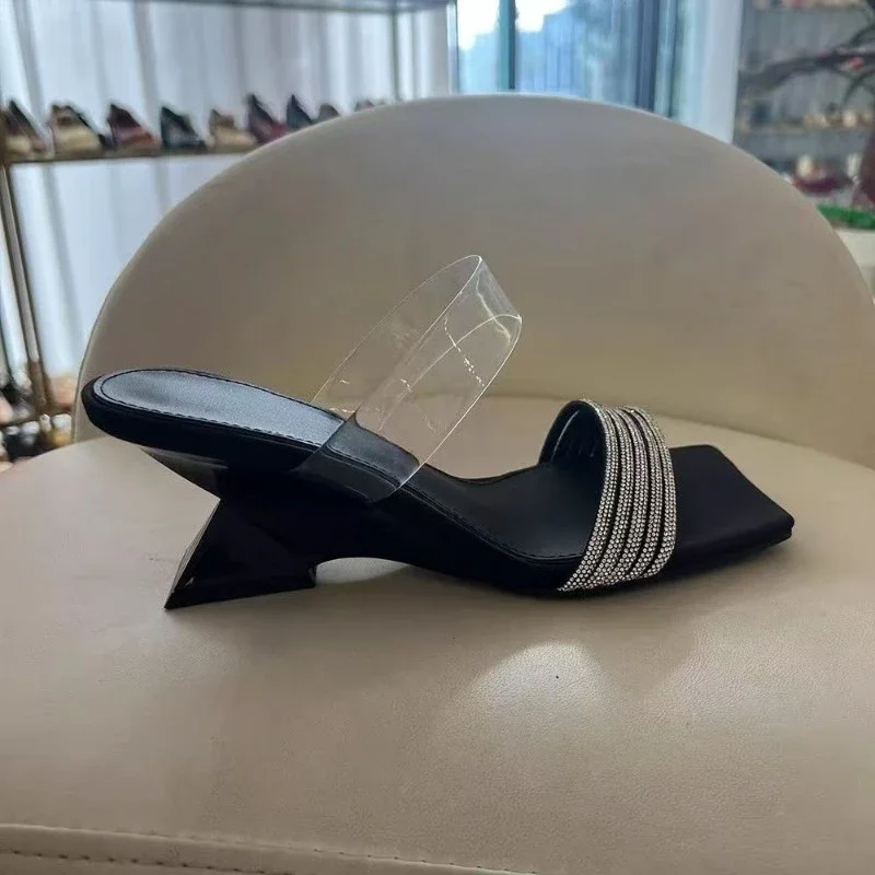 

Модные босоножки на среднем каблуке 202, женские шлепанцы на высоком каблуке, пляжная обувь, простые и универсальные шлепанцы, женская обувь