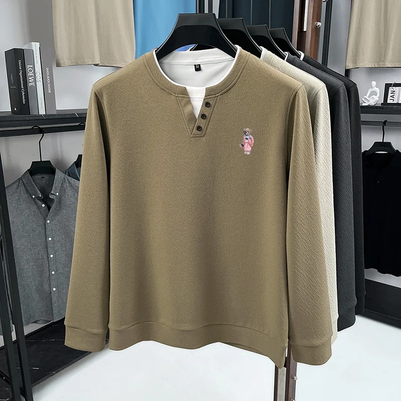 Herbstliche Herren-T-Shirts mit Rundhalsausschnitt und Fake-Two-Design, exquisit besticktes Langarm-Oberteil mit Rundhalsausschnitt, lässige Mode-Markenkleidung für Männer. – Detail 14