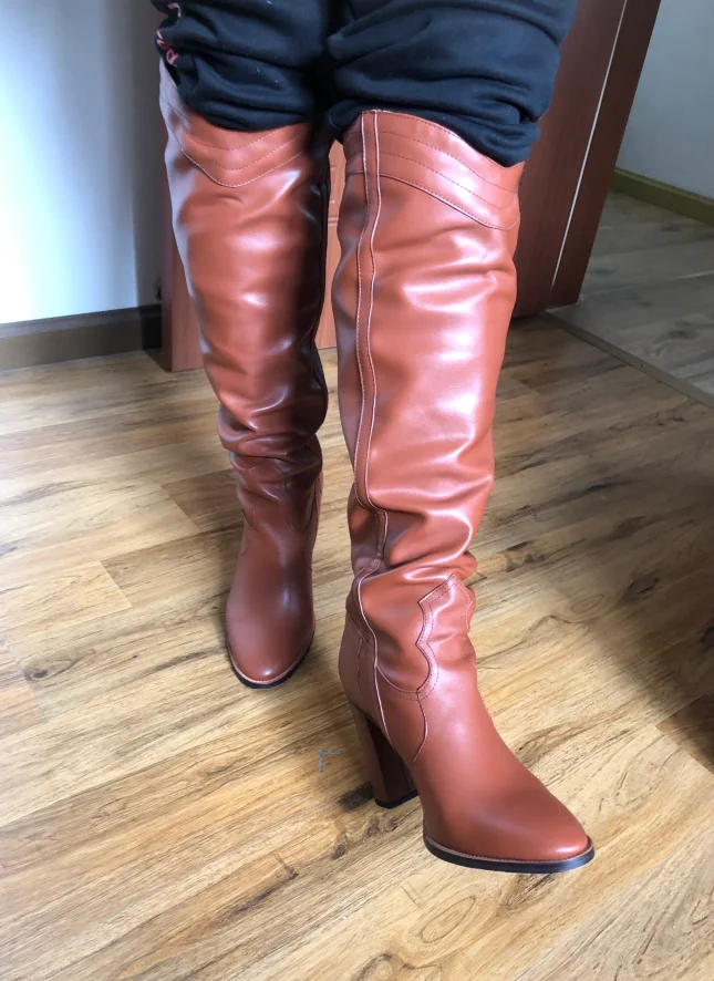 

2026 Стильные высокие сапоги с круглым носком и сапоги до колена на очень высоком каблуке, модные женские сапоги большого размера, коричневые длинные сапоги для женщин