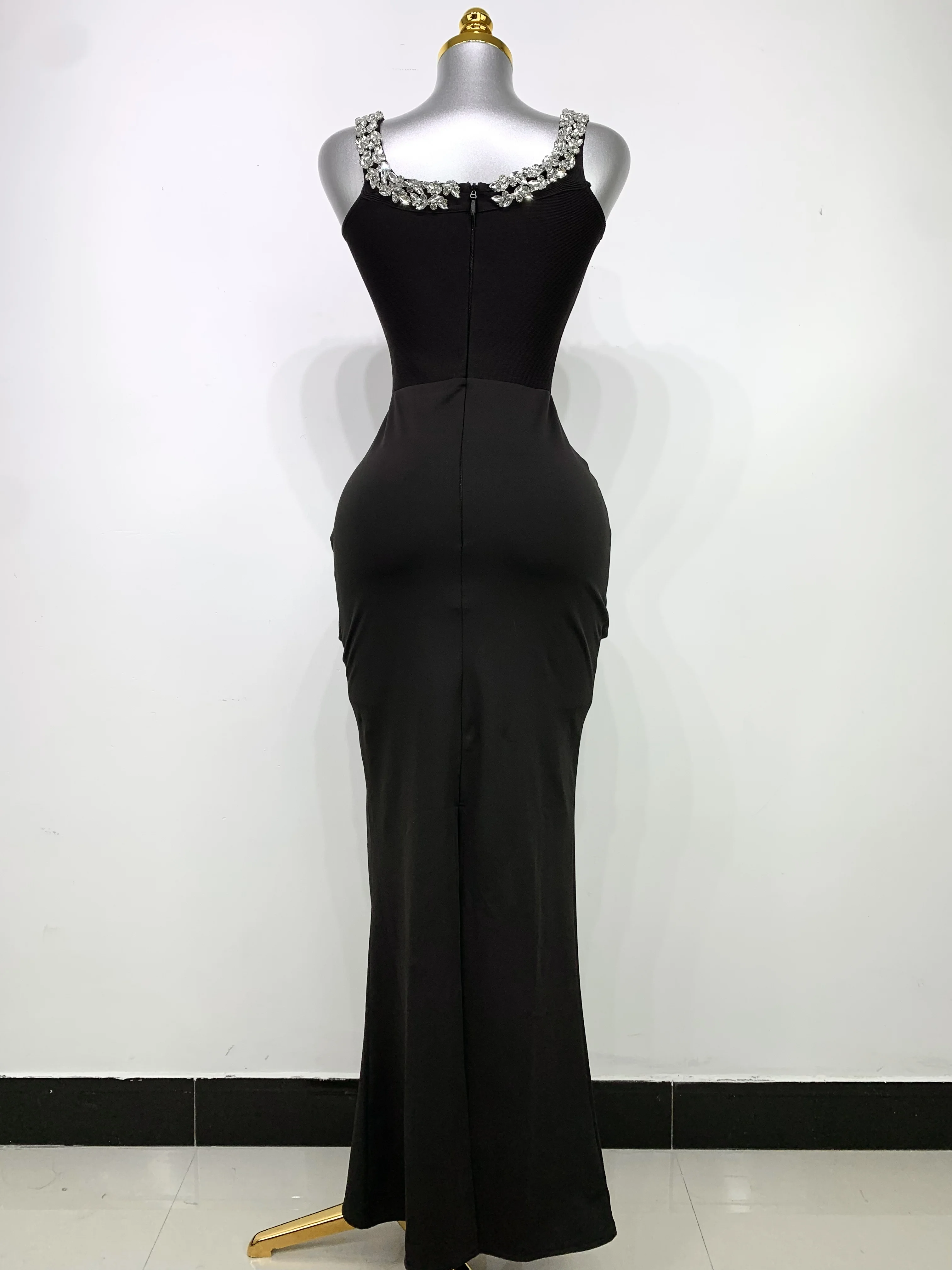 

Women Black Spaghetti Strap V-Neck Crystal Embellished Ruched Twist Long Maxi Dress Elegant Evening Birthday Party Dresses