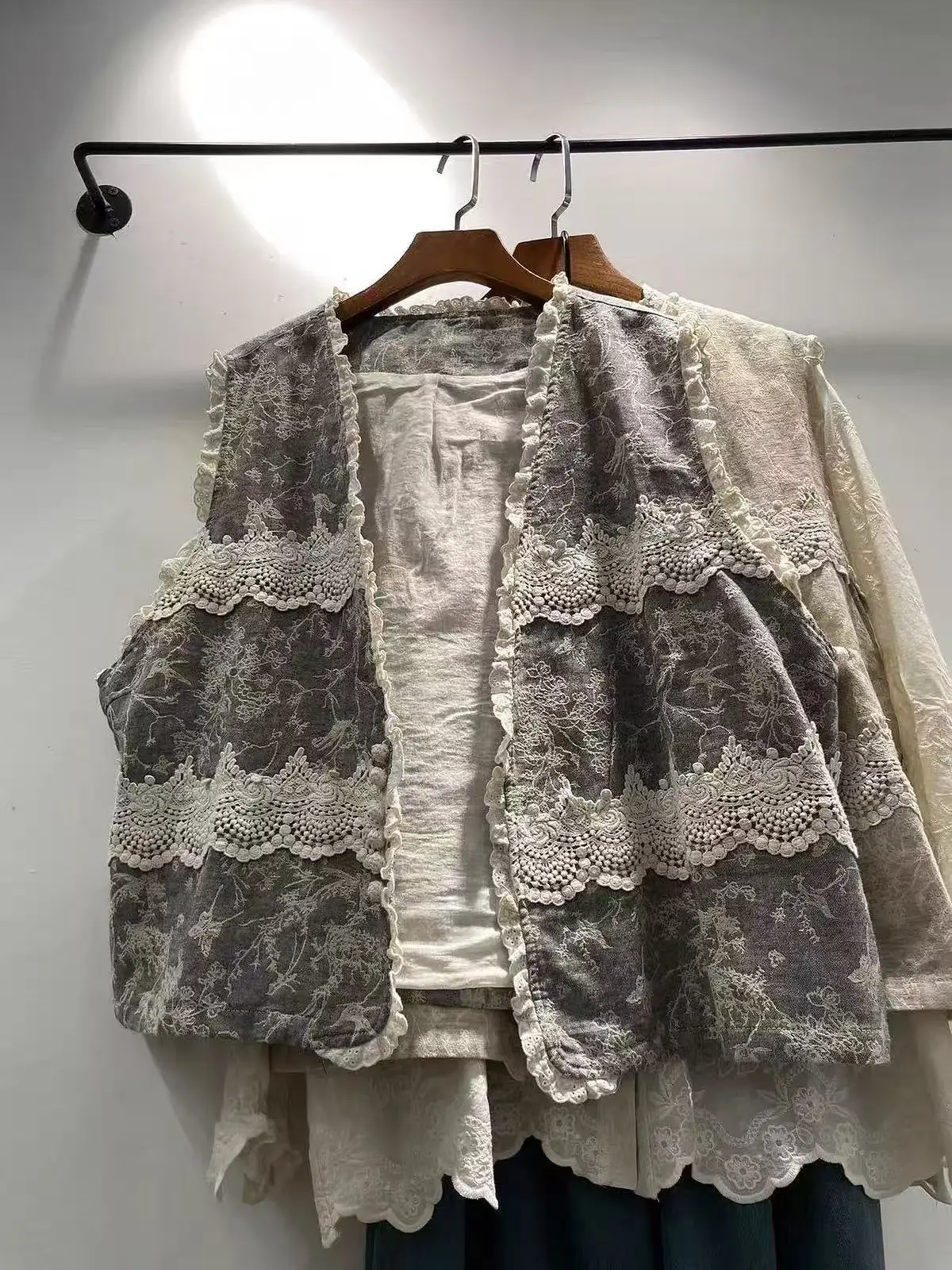 2027 Women's Vintage Floral Cotton Vest Japanese Style Lace Ruffle Trim Open Front Sleeveless Waistcoat Mori Girl Cardigan