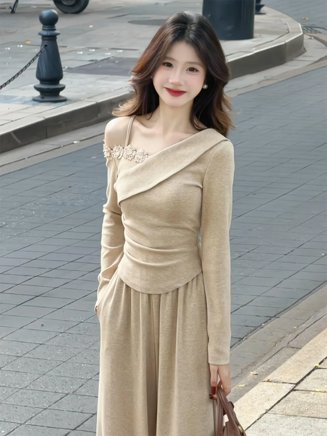 

Корейский стиль: комплект из двух предметов с длинными рукавами и открытыми плечами, широкие брюки, весна 2026, модная повседневная одежда, комфортный крой