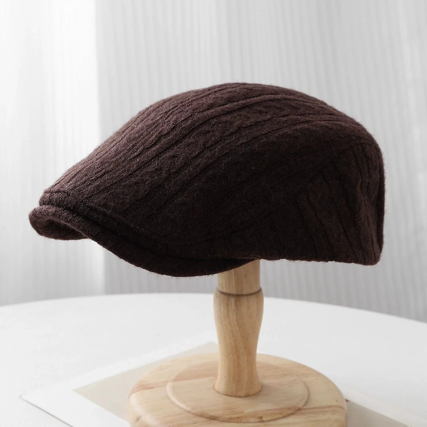Fall/Winter Fashion Braided Knit Beanie for Women: British-Style Backward-Worn Baseball Cap, Beret, and Artistic Painter's Hat
