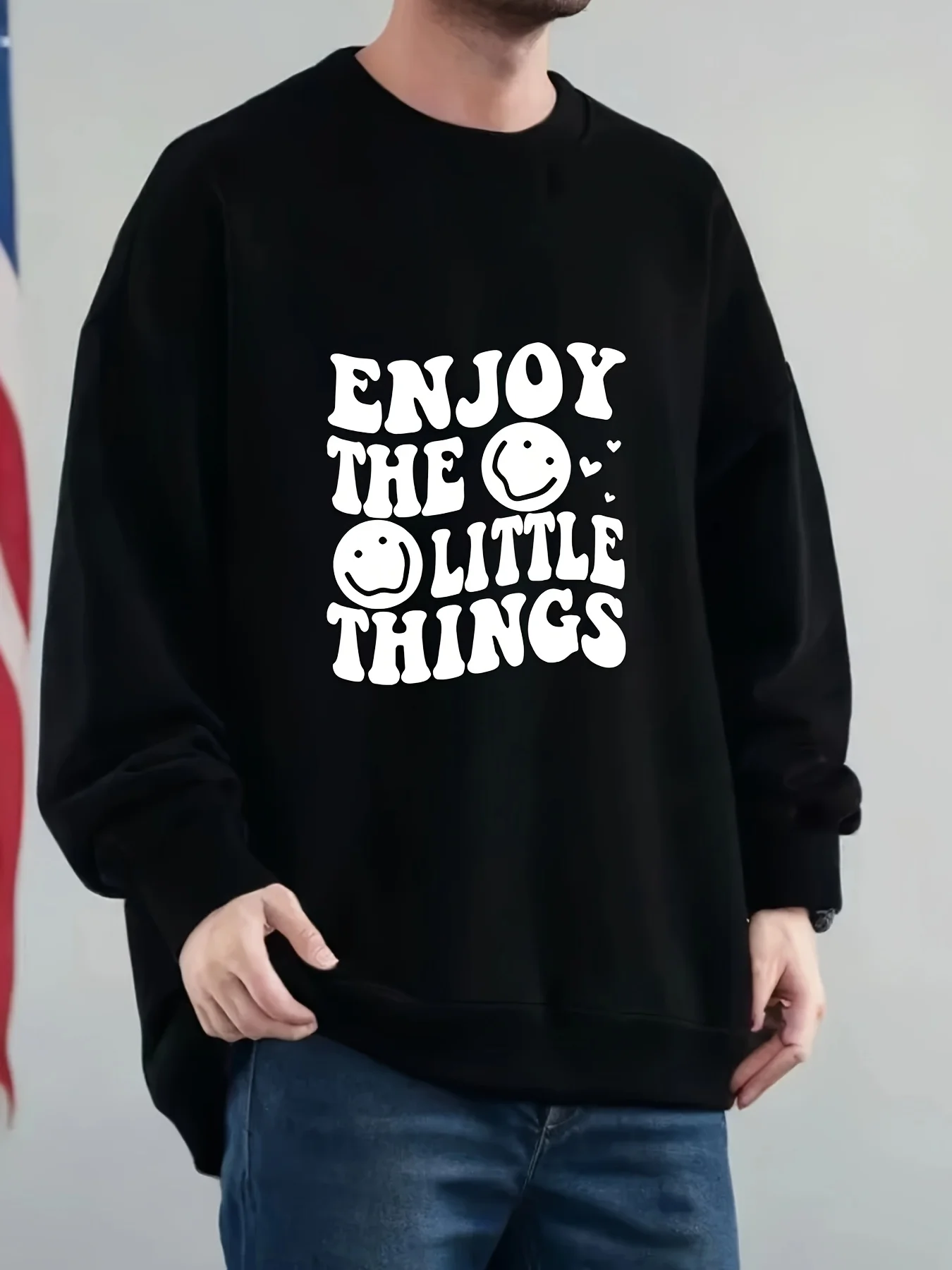 استمتع بالأشياء الصغيرة - قميص رياضي رجالي كبير الحجم مطرز بالتعبير المضحك برقبة دائرية وأكتاف منسدلة #1