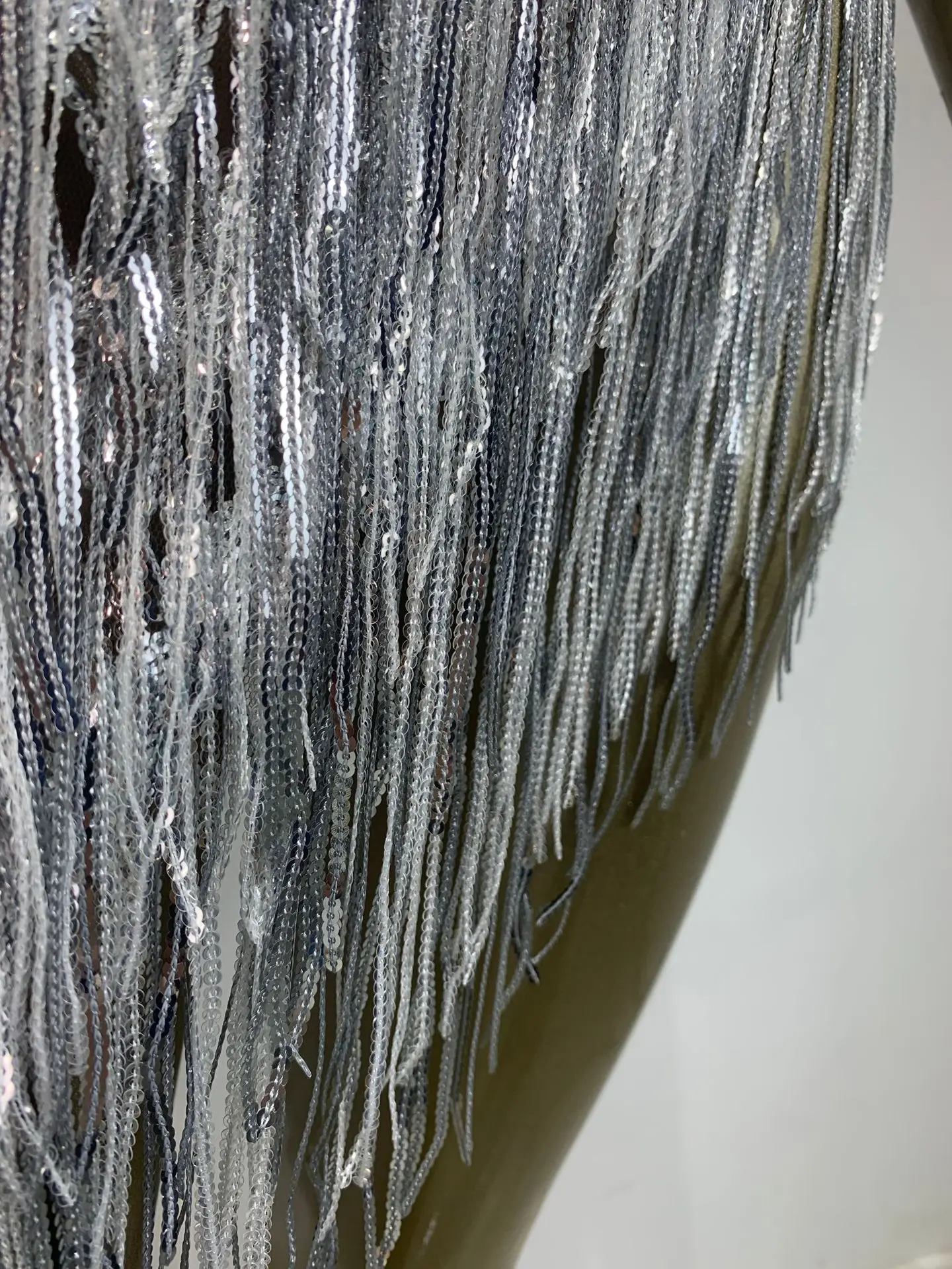 STOCK srebrna sukienka do tańca latynoskiego z frędzlami dziewczyna grupa strój na występy wysokiej klasy spódnica do klubu nocnego kostium sceniczny suknie wieczorowe