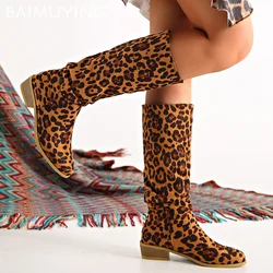 Stivali alti da donna leopardati scarpe a punta al ginocchio di alta moda stivali Chelsea invernali grossi in pelle scamosciata 2024 Trend Designer Botas Mujer